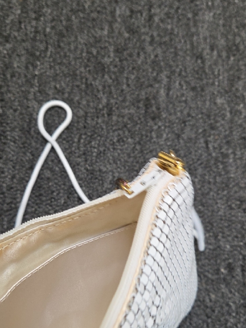 La Regale Silver-White Metal Mesh Crossbody Bag - Picture 5 of 10